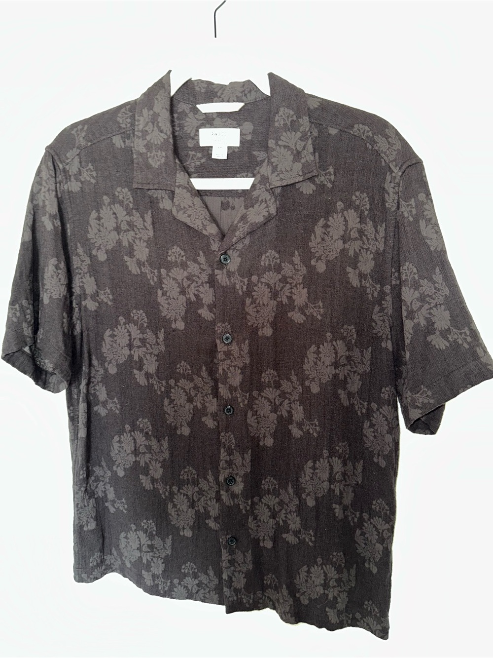 RW&CO. Black Short-Sleeve Floral Linen Blend